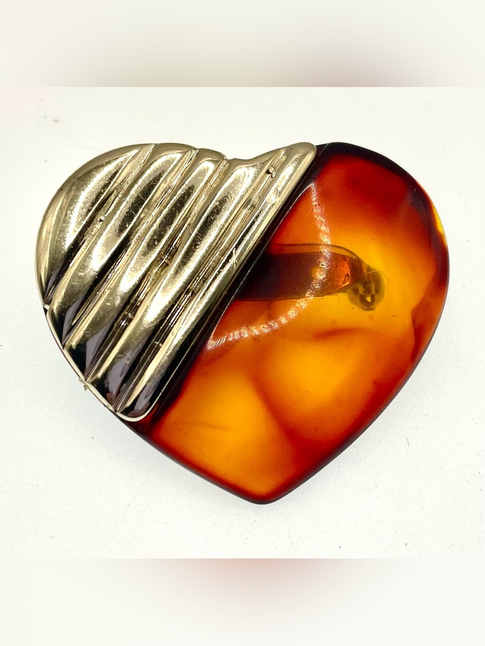Vintage Tortoise Lucite Heart Brooch Pale Gold Tone Modernist Pin - Picture 5 of 7